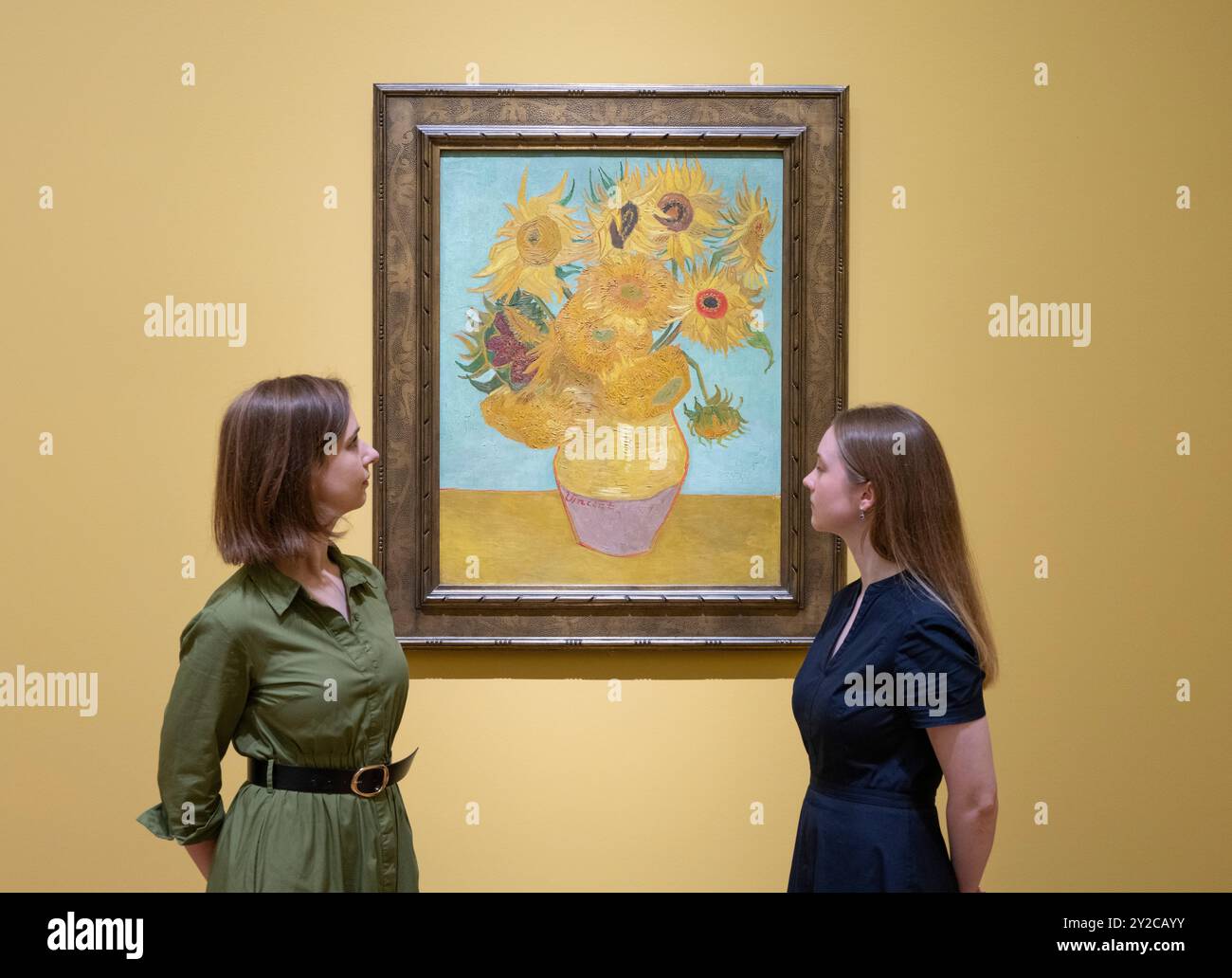 Van gogh museum sunflowers hi-res stock photography and Van gogh museum sunflowers hi-res stock photography and
