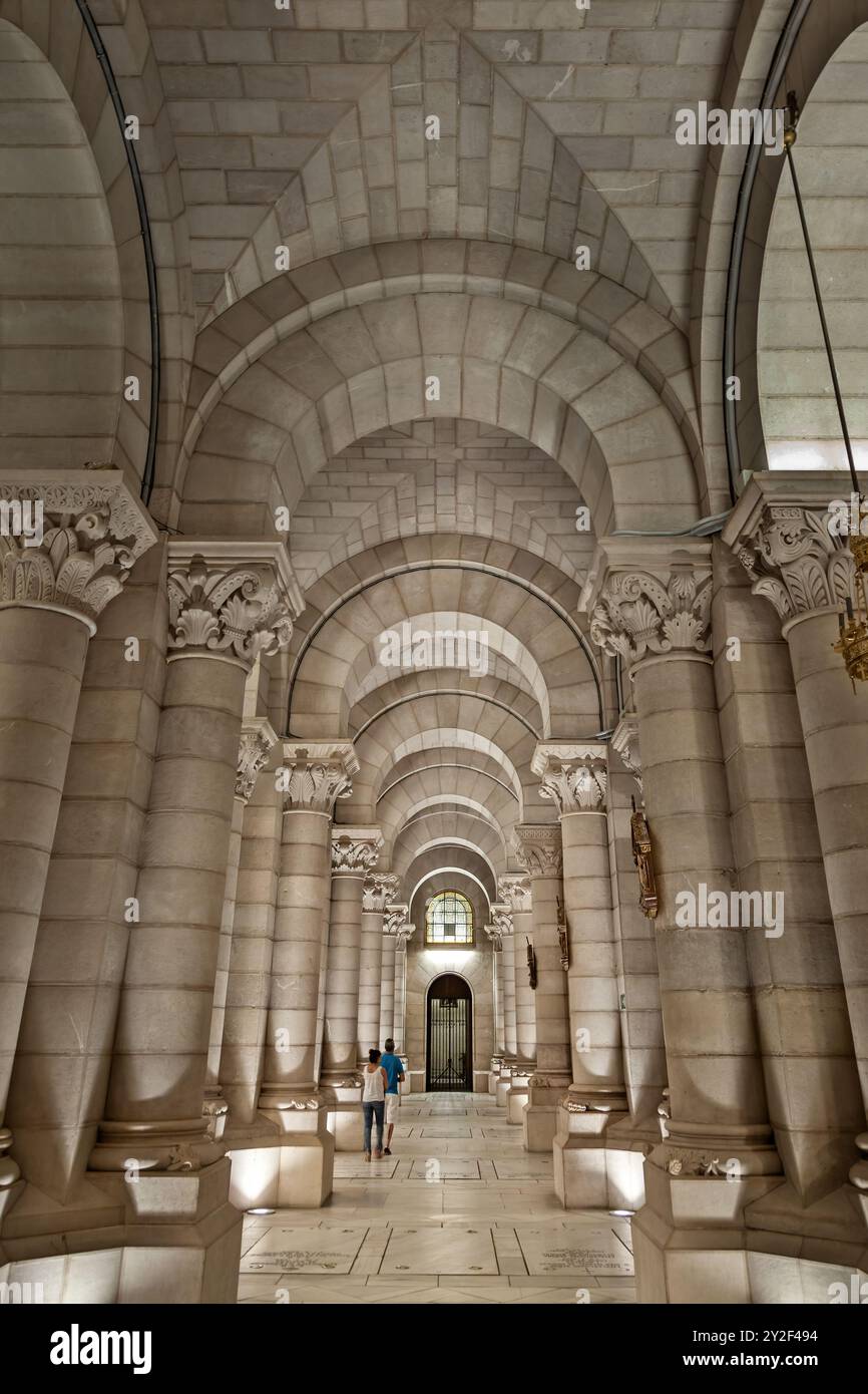 Romanesque columns hi-res stock photography and images - Alamy Romanesque columns hi-res stock photography and images - Alamy