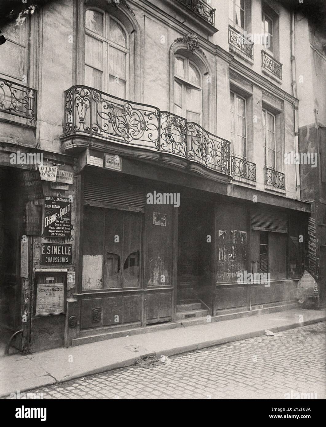 Haussmann st lazare hi-res stock photography and images - Alamy