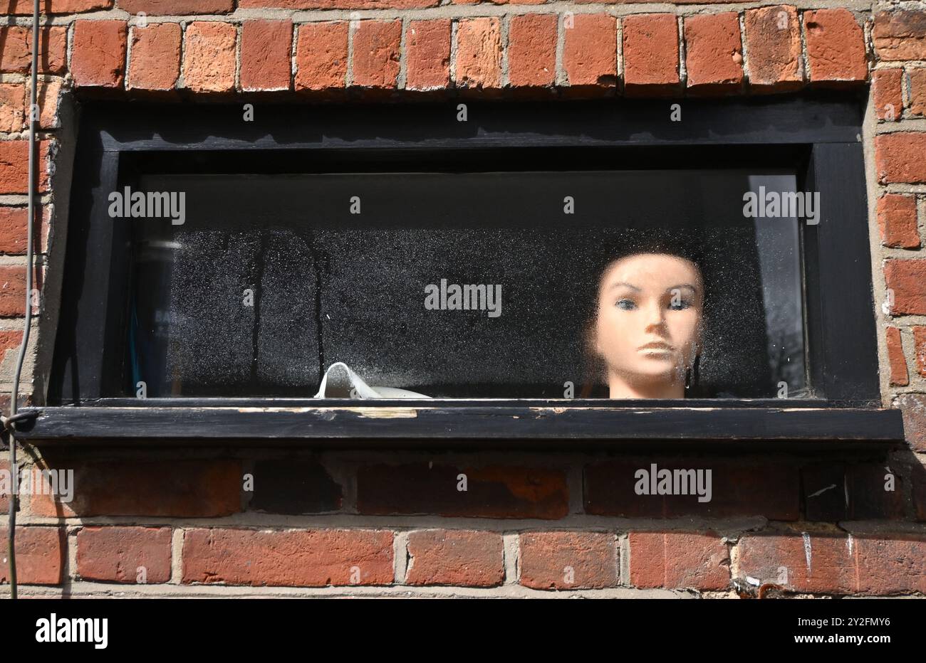 Exterior window condensation hi-res stock photography and images - Alamy
