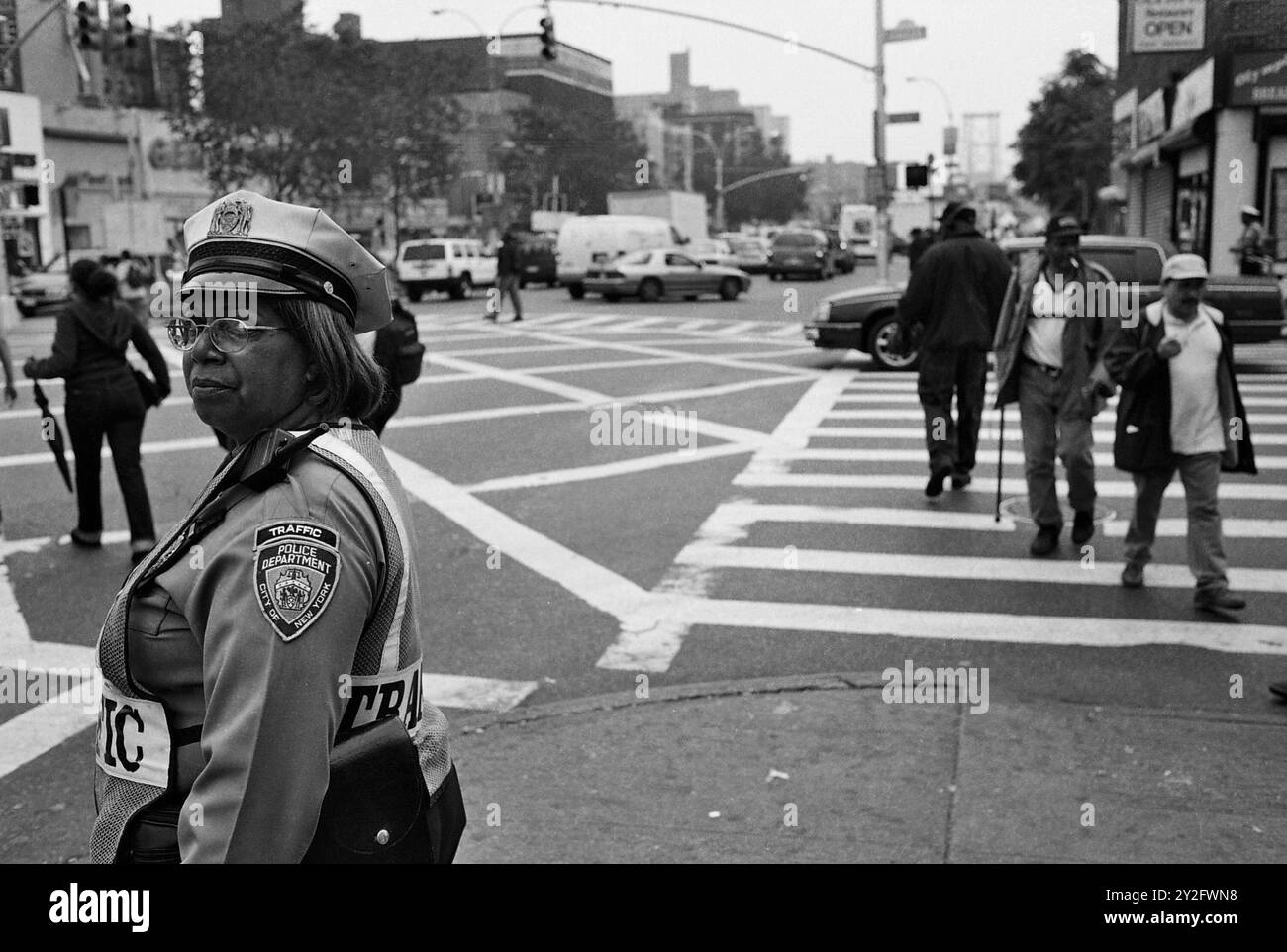 AJAXNETPHOTO. OCT, 2000. MANHATTAN, NEW YORK CITY, USA. - STREET PATROL -  NYPD TRAFFIC POLICE PERSON AT CORNER OF DELANCY AND SUFFOLK STREETS APPROACH TO WILLIAMSBURG BRIDGE JUST VISIBLE DISTANT IN THIS PICTURE.PHOTO:JONATHAN EASTLAND/AJAX REF:3545BW 13 10A Stock Photo