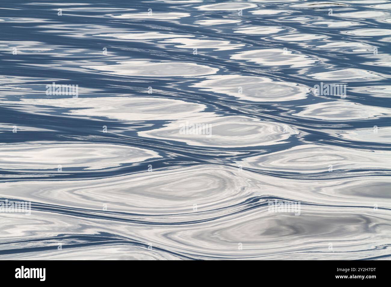 Water ripples patterns abstract hi-res stock photography and images - Alamy