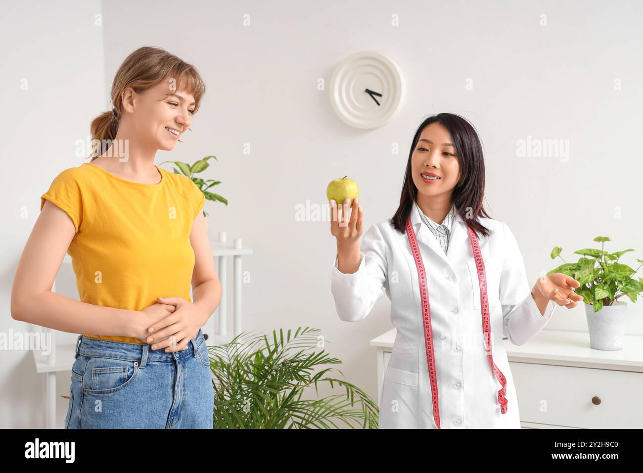 Young asian nutritionist doctor hi-res stock photography and images - Alamy