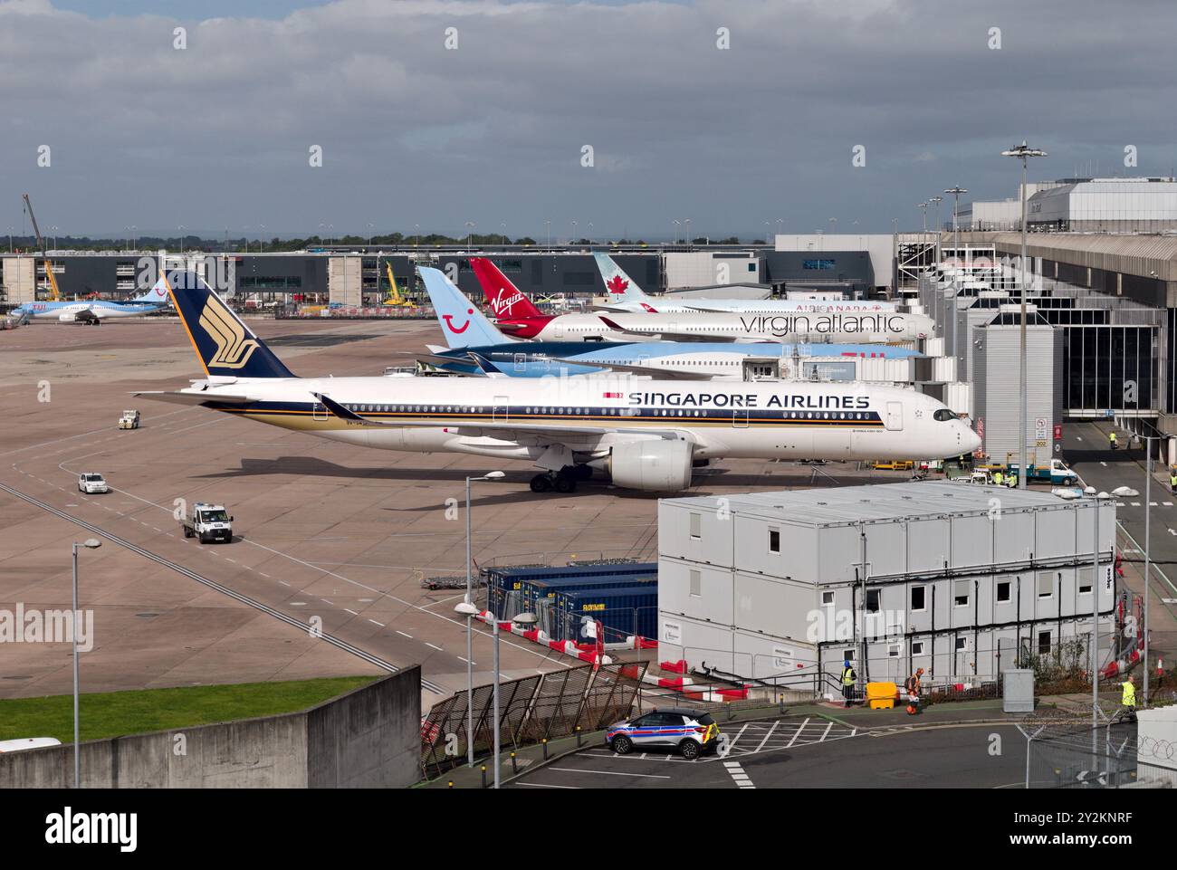 Singapour Airlines at Manchester airport Stock Photo - Alamy