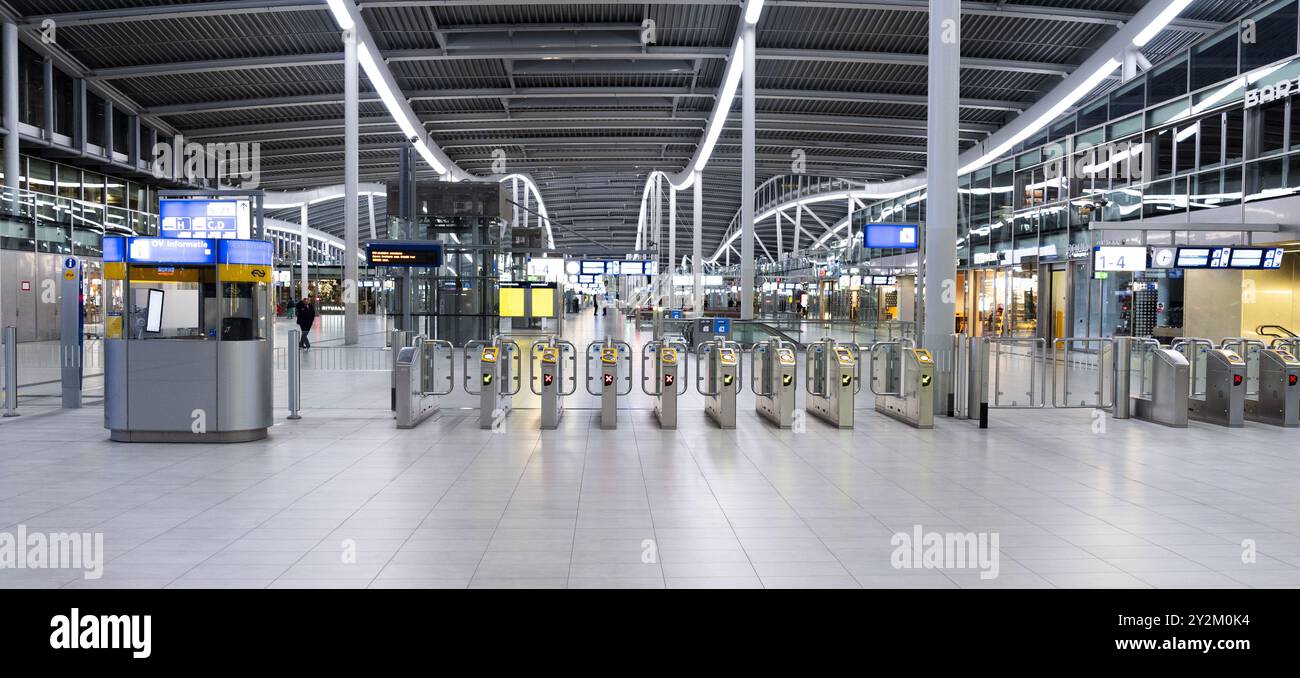 UTRECHT - An empty Utrecht Centraal station, during a strike by NS staff. Staff lay down their schedules for several hours in the morning, to strike for better heavy-duty work arrangements. ANP JEROEN JUMELET netherlands out - belgium out Stock Photo