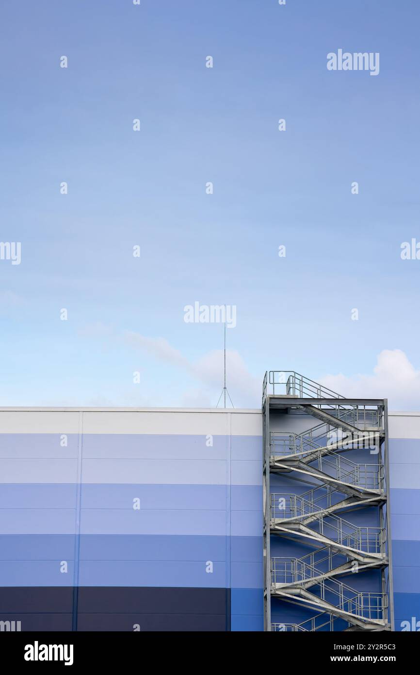 External fire escape staircase hi-res stock photography and images - Alamy