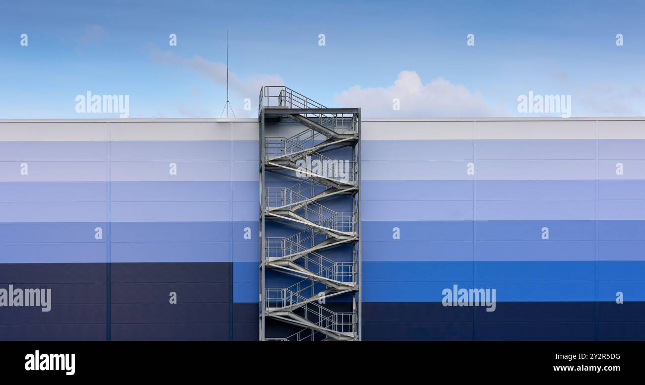 External fire escape staircase hi-res stock photography and images - Alamy