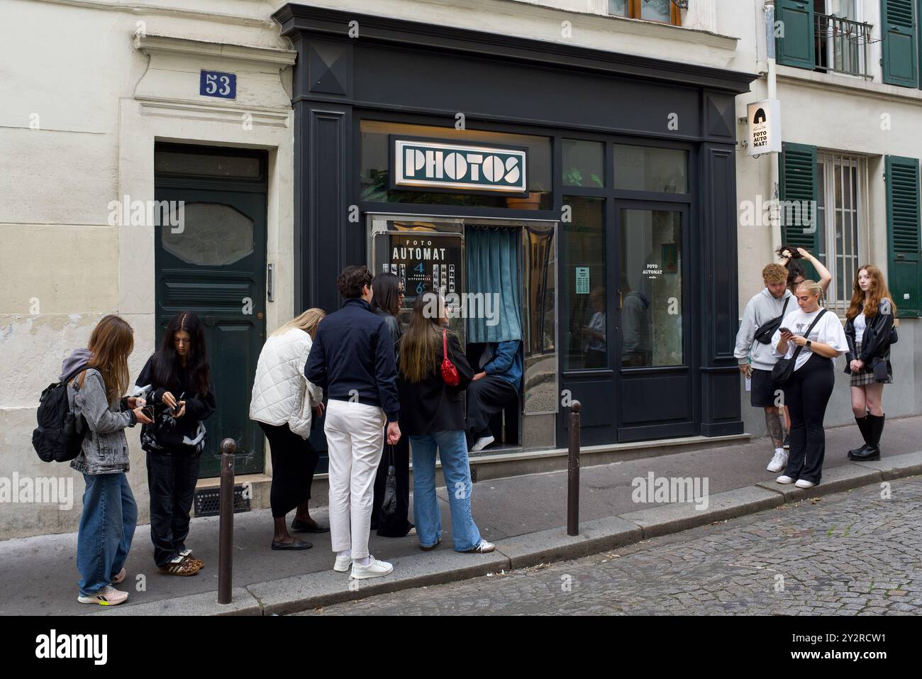 Fotoautomat studio. People waiting to take photos in the oldest Photo Booth of Paris.It’s said that this is the booth from the film Amelie Poulain Stock Photo