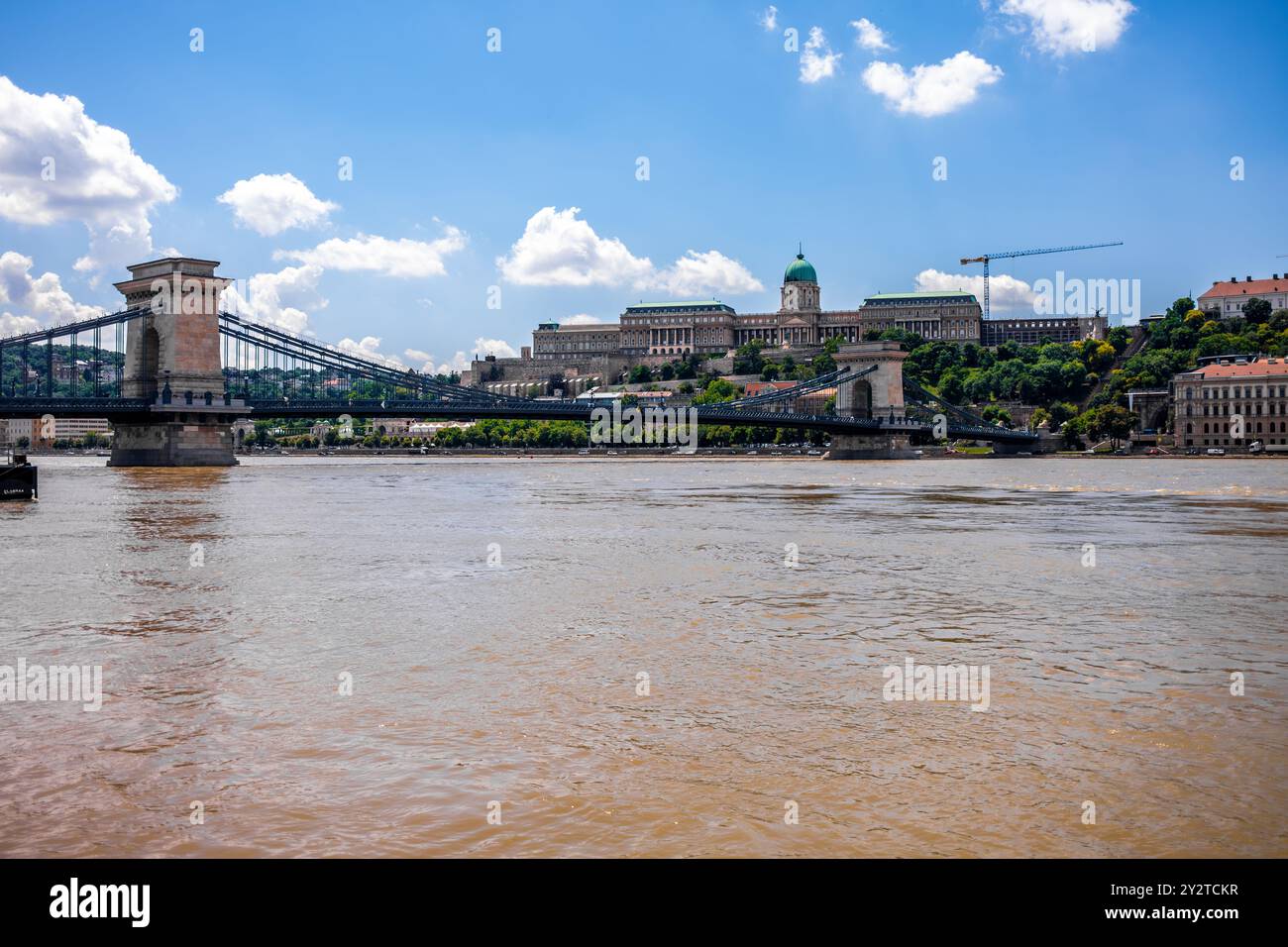 The iconic Chain Bridge crossing the Danube River with Buda Castle in ...