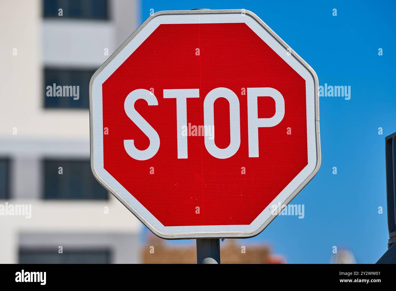 Rotes stoppschild hi-res stock photography and images - Alamy