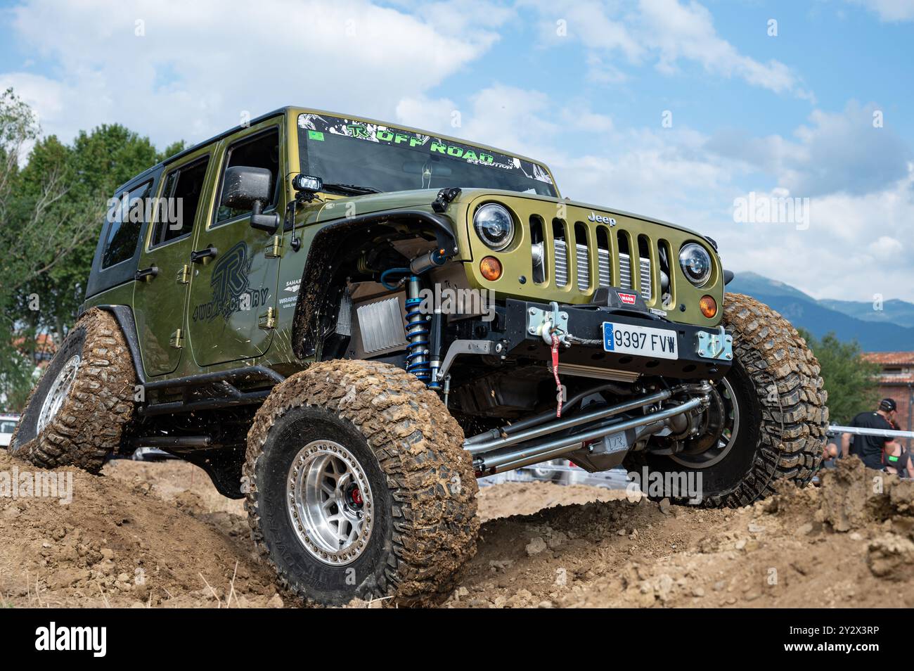 Conquer Any Obstacle:  Jeep Wrangler 4X4 System Breakdown - b9nm5js