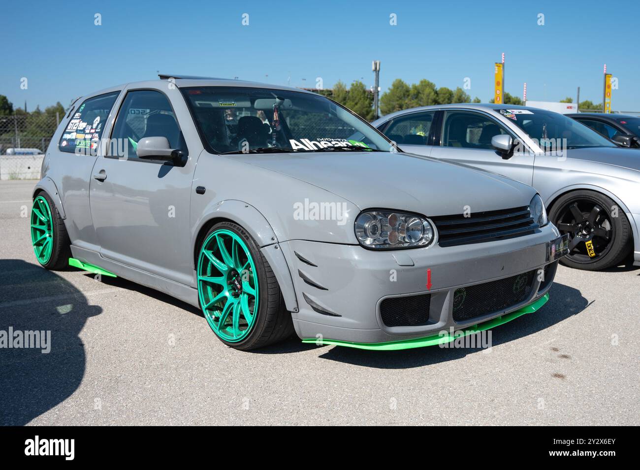 1/43 Vw Generation Golf Green Waggen | eBay