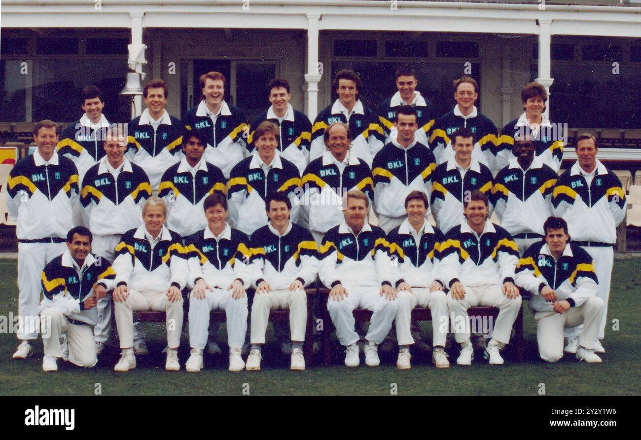 HAMPSHIRE CRICKET S1UAD, 1991. BACK ROW , LEFT TO RIGHT,NEIL TAYLOR, SEAN MORRIS,IAN TURNER, KEVIN SHINE, MARTIN THURSFIELD, DARREN FLINT, RUPERT COX MIDDLE ROW, TIM TREMLETT, ADRIAN AYMES, AAQIB JAVED, KEVAN JAMES, P-J BAKKER,JON AYLING, TONY MIDDLETON, CARDIGAN CONNOR,P.J. SAINSBURY FRONT ROW, RAJ MARU,DAVID GOWER,PAUL TERRY,MARK NICHOLAS, CHRIS SMITH, BOBBY PARKS, ROBIN SMITH, JULIAN WOOD. PIC MIKE WALKER 1991 Stock Photo