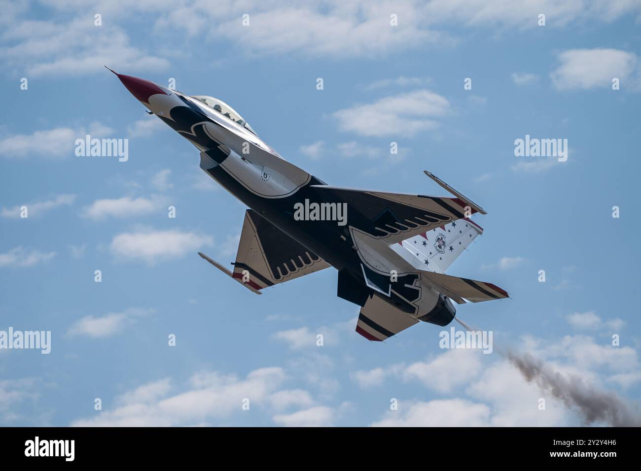 An f 16 pilot with the m hi-res stock photography and images - Alamy