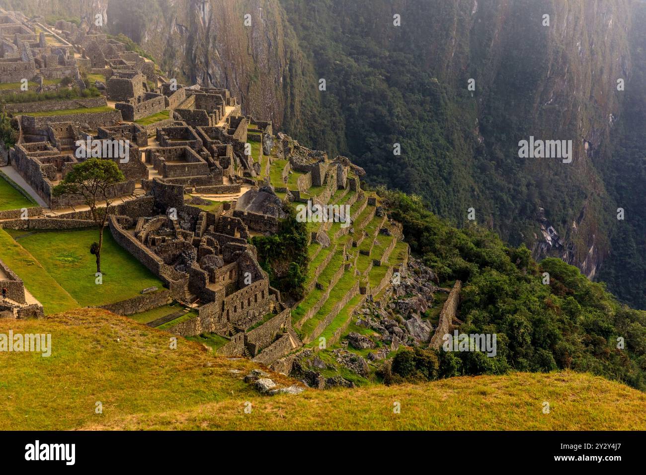 A breathtaking view of the ancient ruins of Machu Picchu in Peru ...