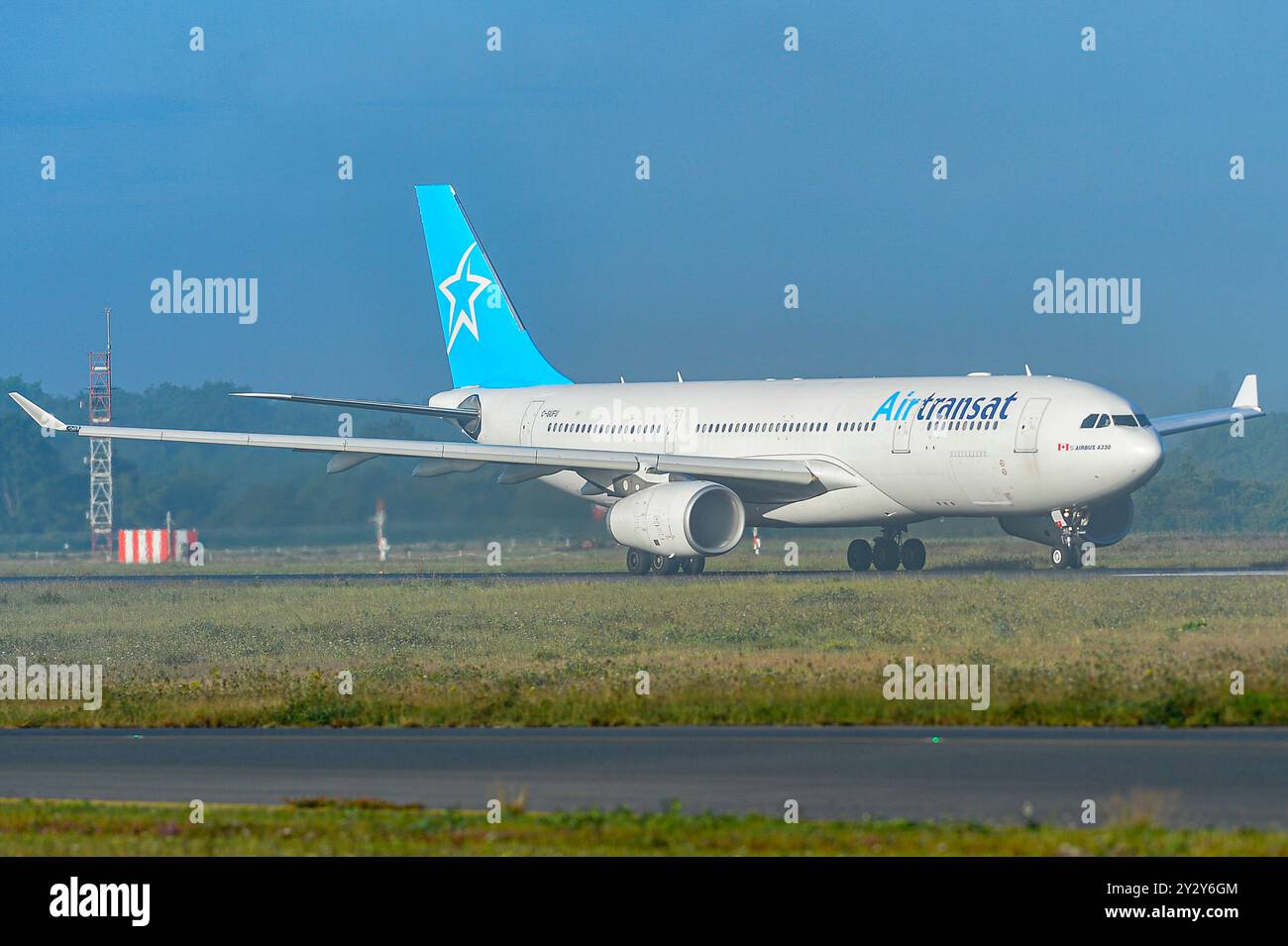 France. Nantes, Aéroport de Nantes Atlantique. Avions - Air Transat | Airbus | a330-200. FNG Stock Photo