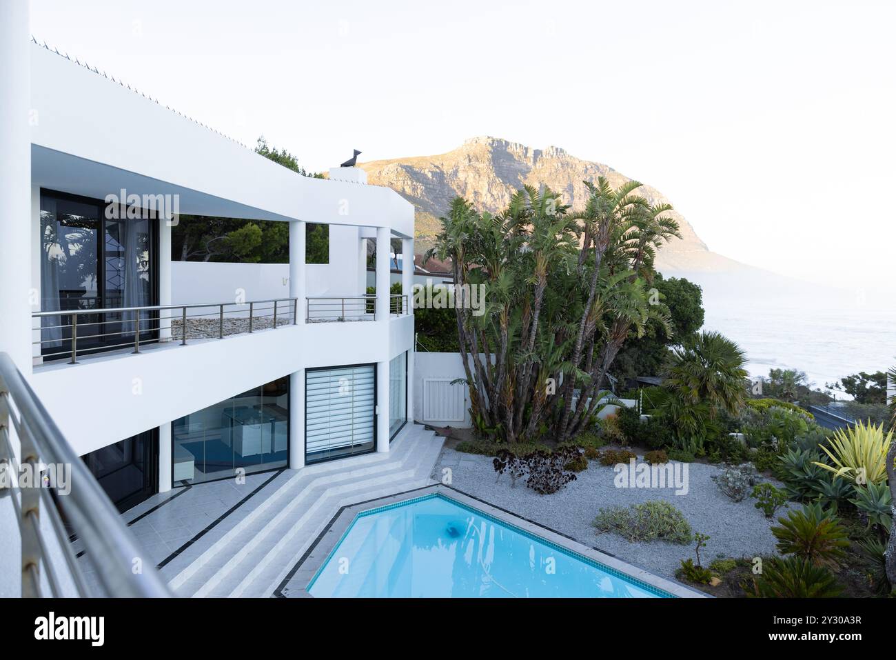 Modern luxury resort swimming pool hi-res stock photography and images ...