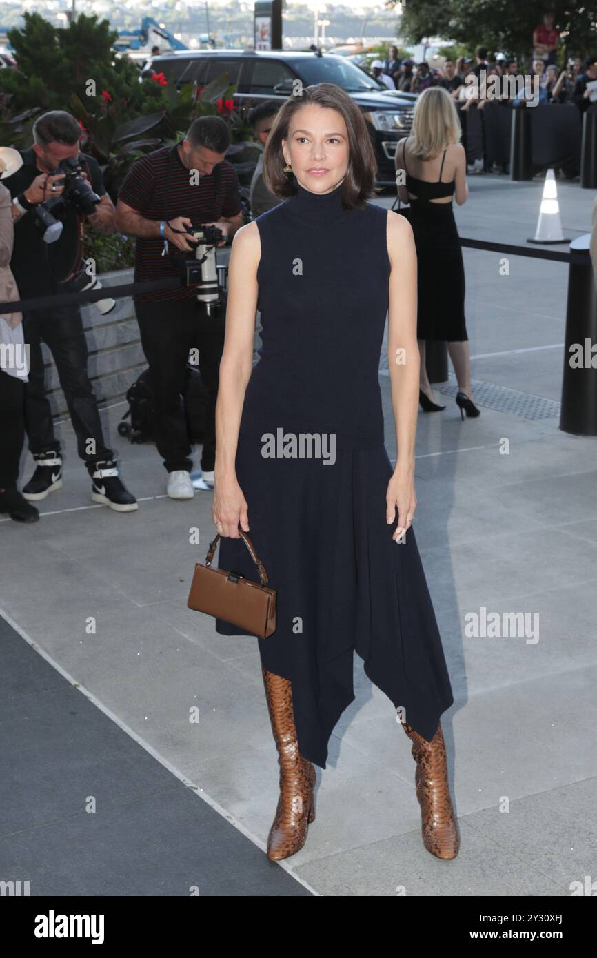 Sutton Foster Hi Res Stock Photography And Images Alamy New York Usa September 10 2024 Sutton Foster Stuns At The Michael Kors Rtw Spring 2025 Show During New York Fashion Week Held At The Shed On September 10 2024 Photo Giada Papini 2Y30XFJ