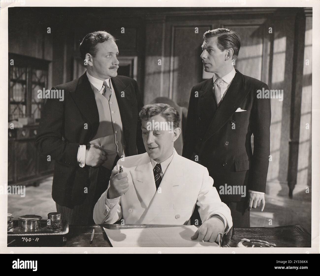 The Man in the White Suit (Ealing, 1951). Alec Guinness Stock Photo - Alamy