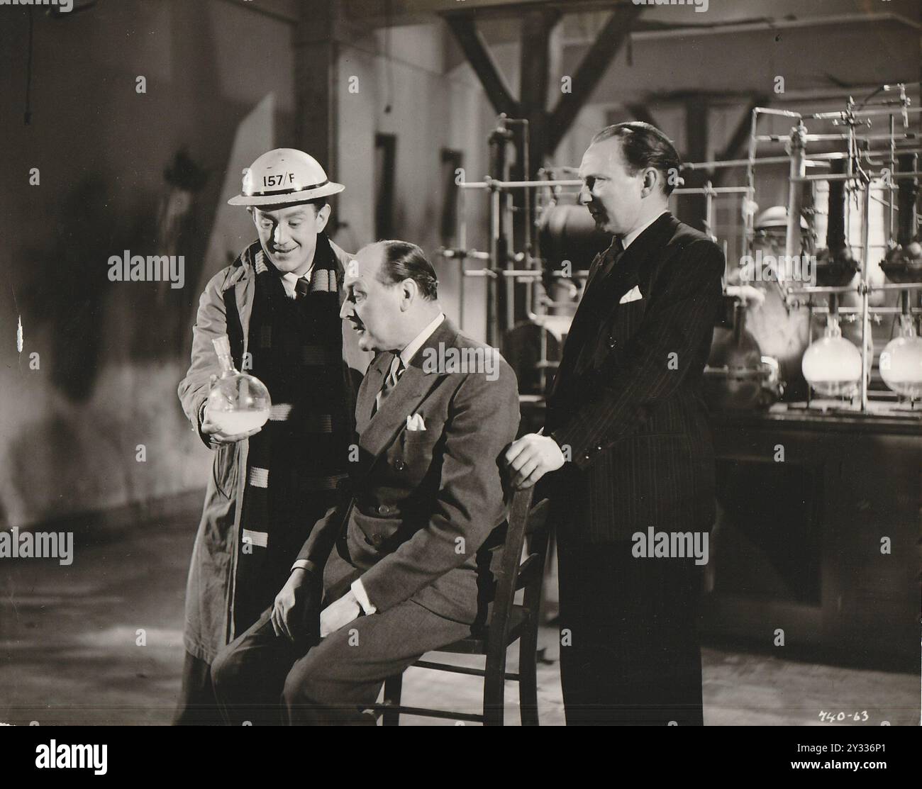 The Man in the White Suit (Ealing, 1951). Alec Guinness Stock Photo - Alamy