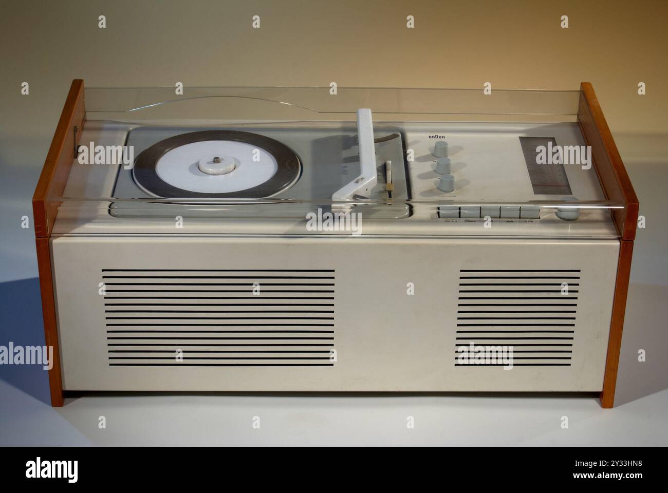 Plattenspieler hi-res stock photography and images - Alamy, image size:1300x960