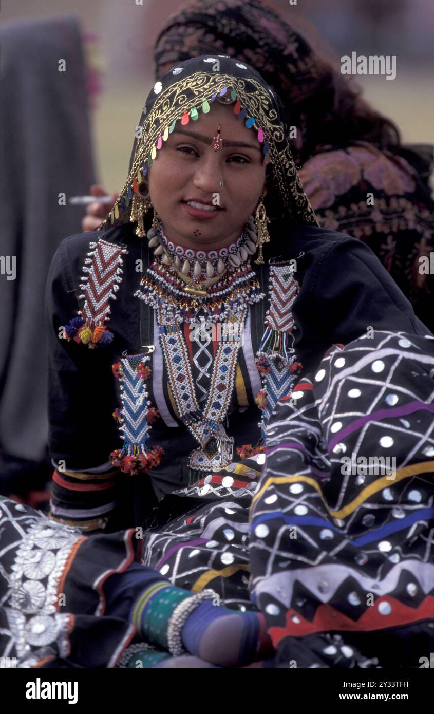 Women in traditional Rajasthani dress at the Bikaner Camel Festival in the  Town of Bikaner in the Province of Rajasthan in India. India, Bikaner, Jan  Stock Photo - Alamy