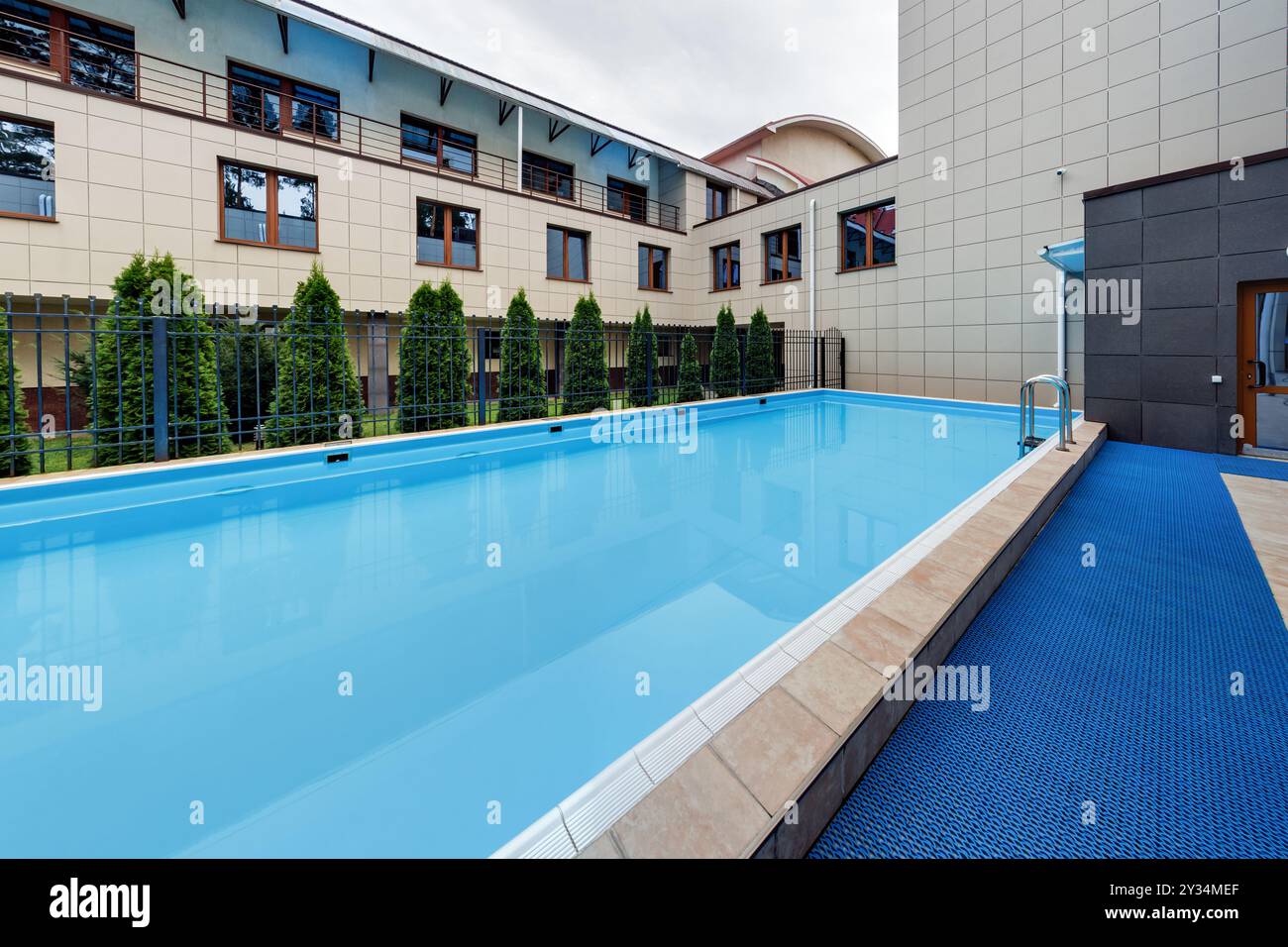 Open air pool hi-res stock photography and images - Alamy