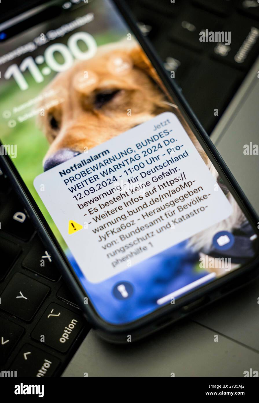 Phone Warning Example Sample warning on your mobile phone, nationwide warning day on ...