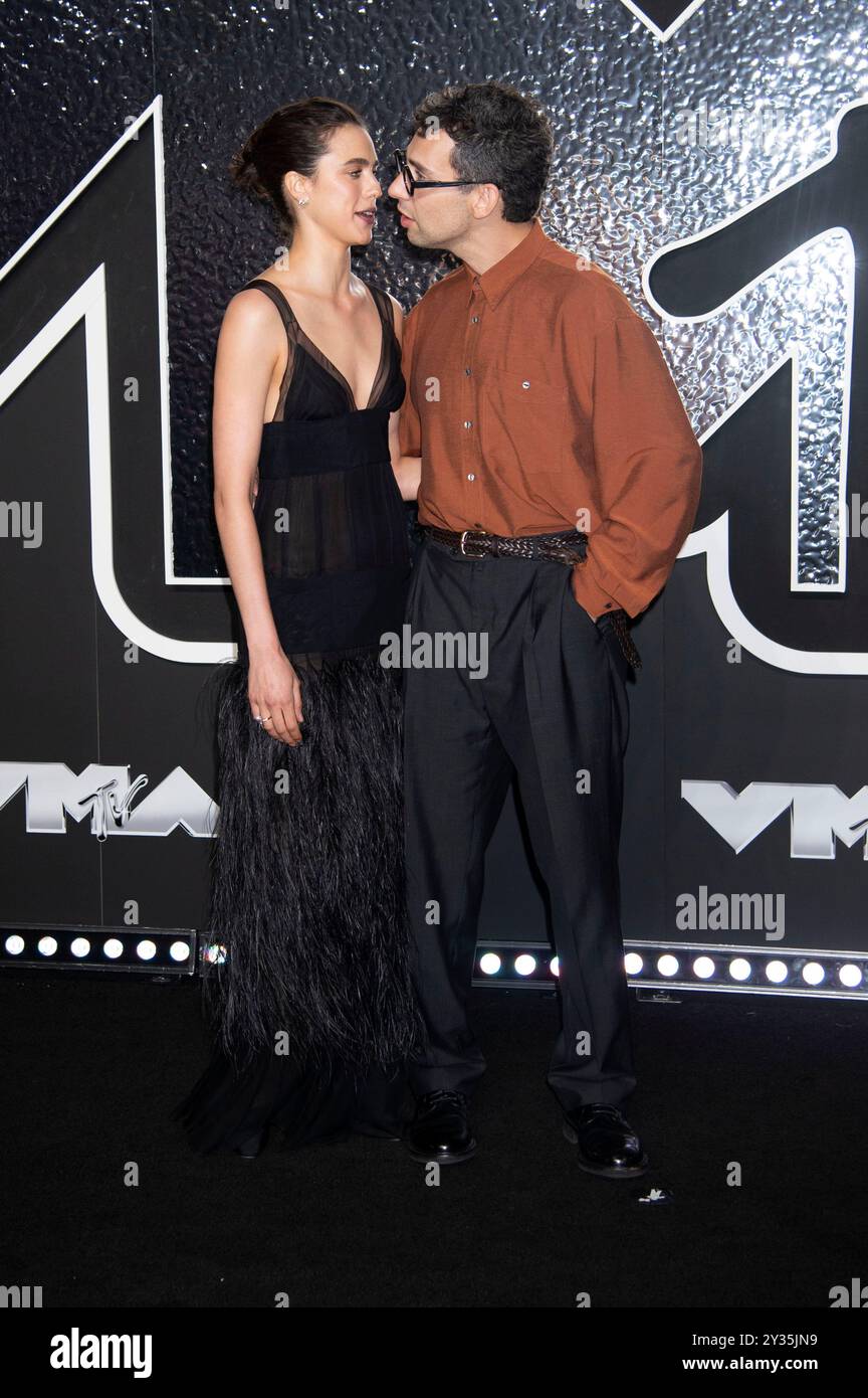 Margaret Qualley mit Ehemann Jack Antonoff bei der Verleihung der MTV