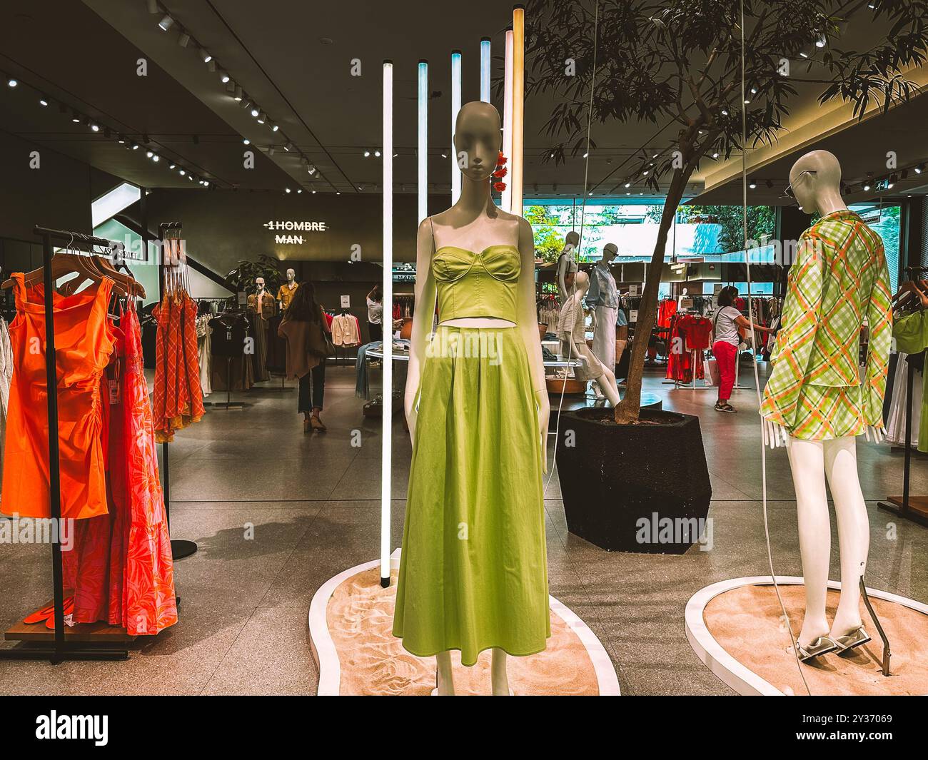 Clothes fashion store mannequin wearing hi-res stock photography and images  - Alamy