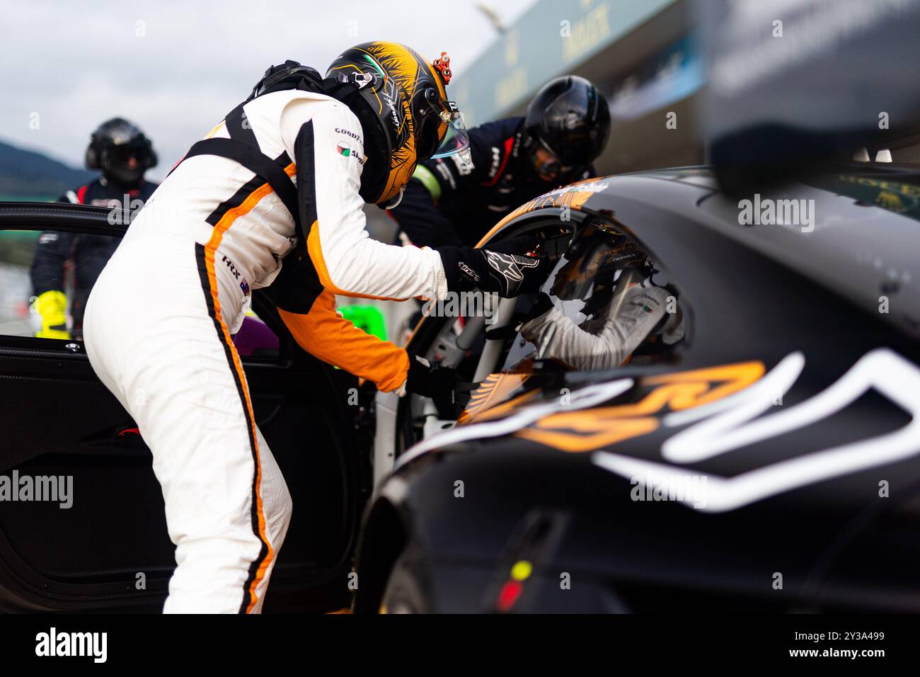 shahin-yasser-aus-manthey-ema-porsche-911-gt3-r-portrait-during