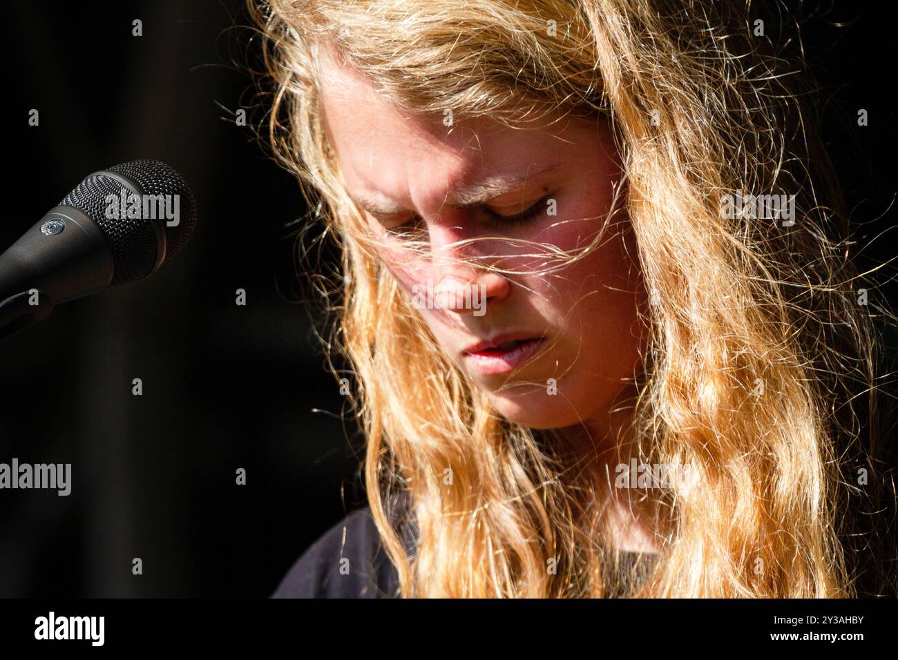 Singer Hackman Marika hackman 2013 hi-res stock photography and images - Alamy
