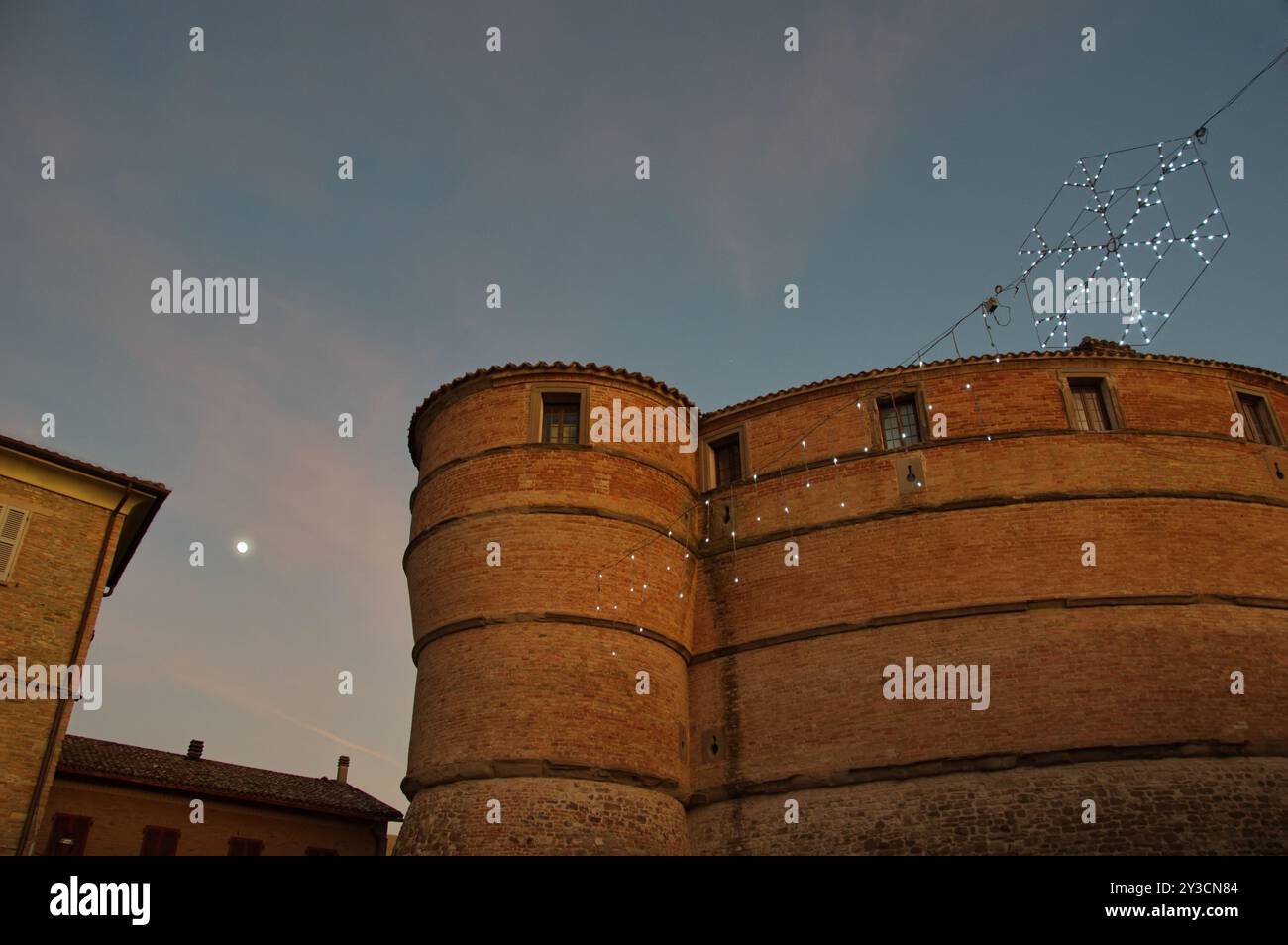 Luci natalizie hi-res stock photography and images - Alamy, image size:1300x954