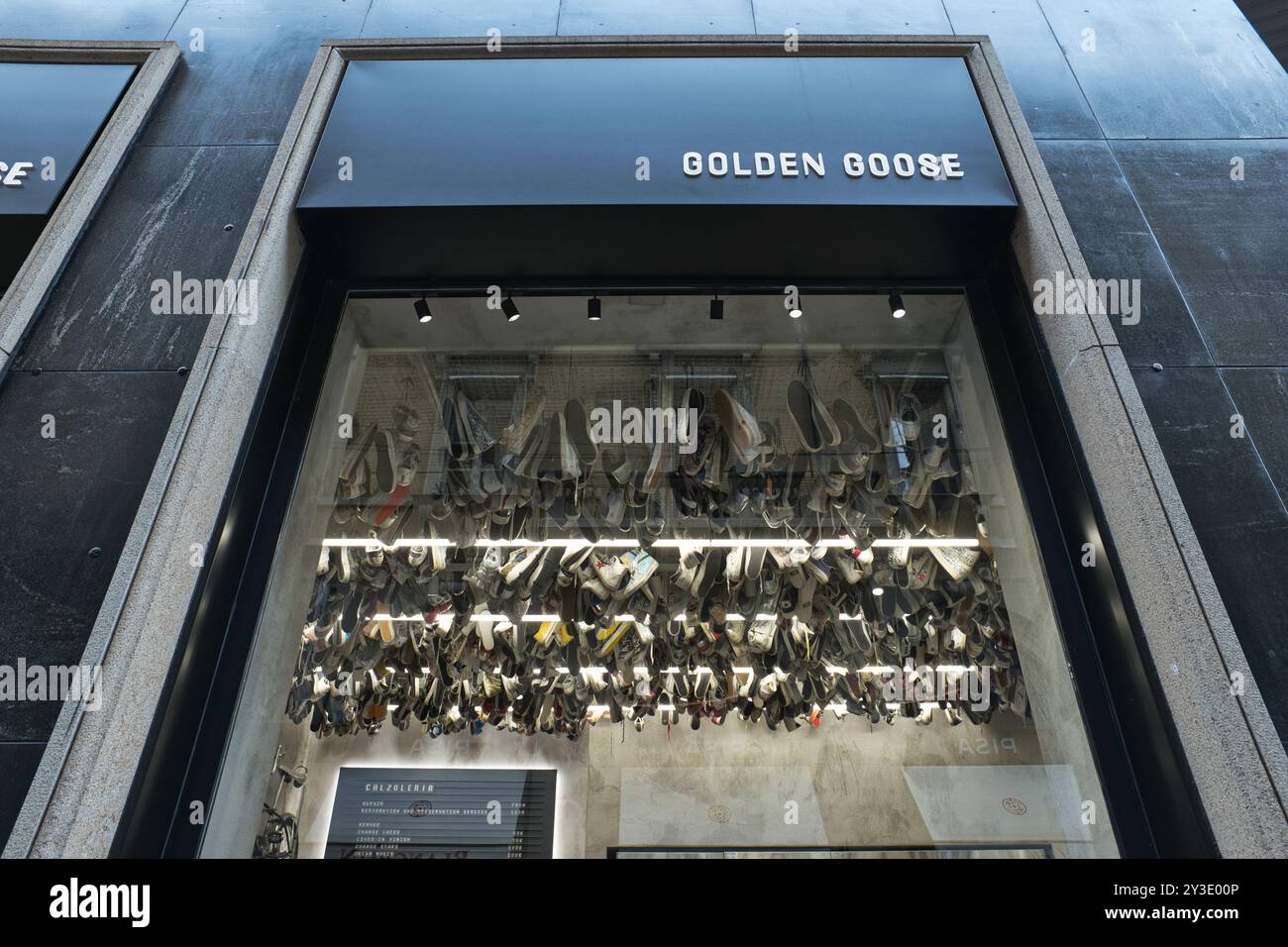 Golden goose milano via san martino sale