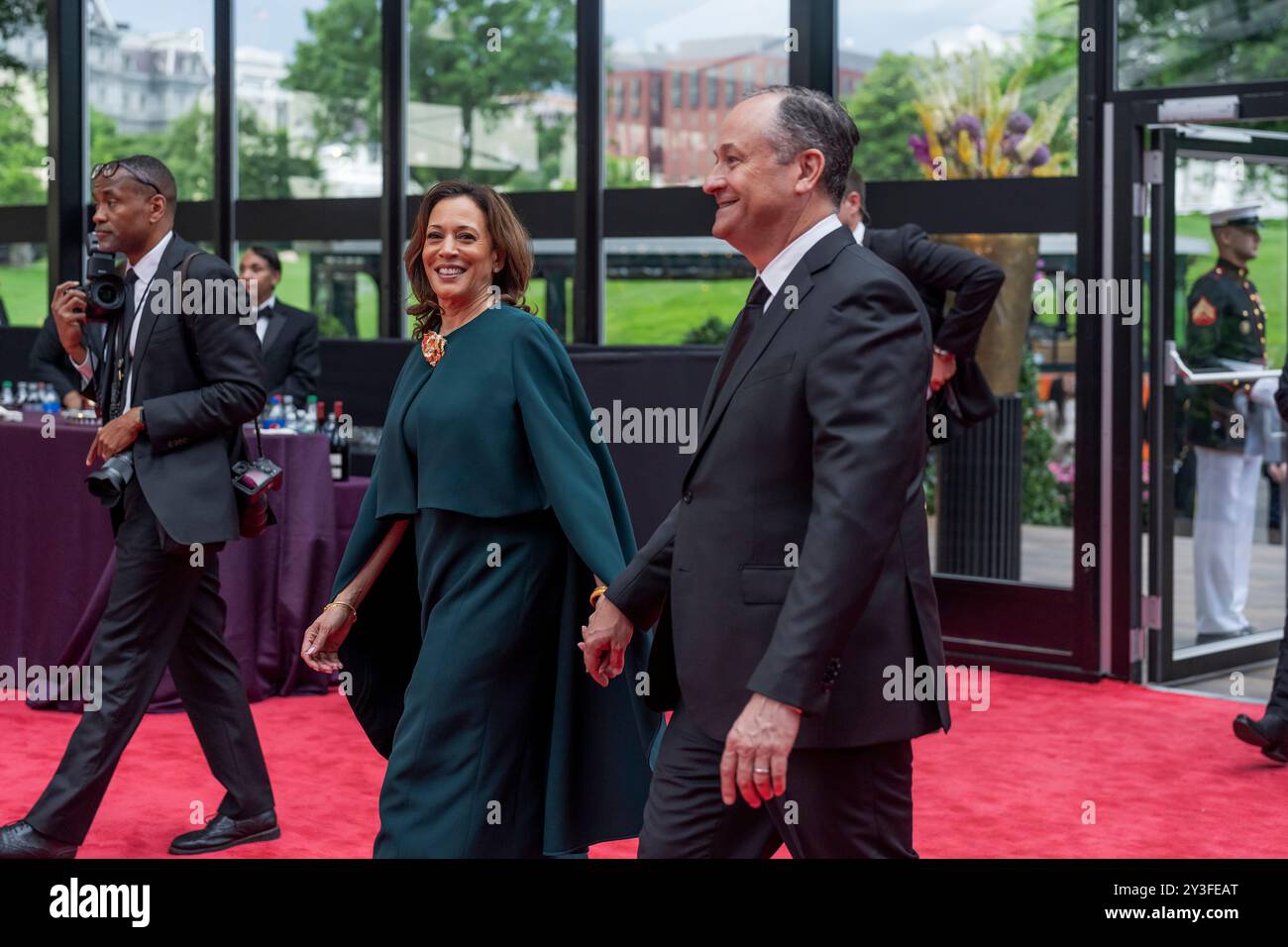 President Joe Biden and First Lady Jill Biden host a State Dinner for President William Samoei Ruto of Kenya and Mrs. Rachel Ruto, Thursday, May 23, 2024, in a pavilion on the South Lawn of the White House. Vice President Kamala Harris and Second Gentleman Doug Emhoff arrive. (Official White House Photo by Cameron Smith) Stock Photo