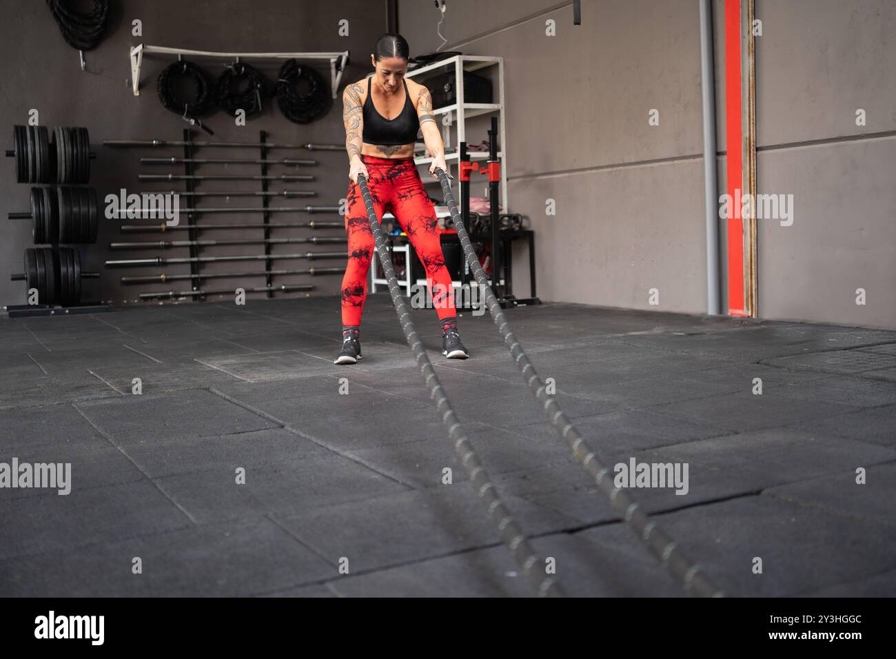 People Using Toe Rope Woman exercise battle rope hi-res stock photography and images - Alamy