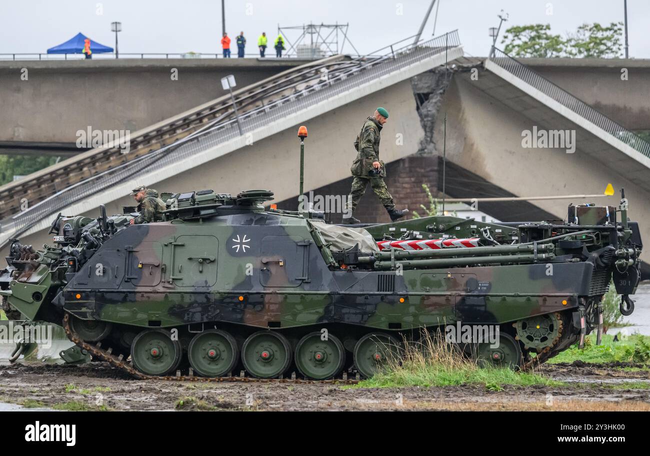 Dresden, Germany. 14th Sep, 2024. A Bundeswehr armored recovery vehicle ...
