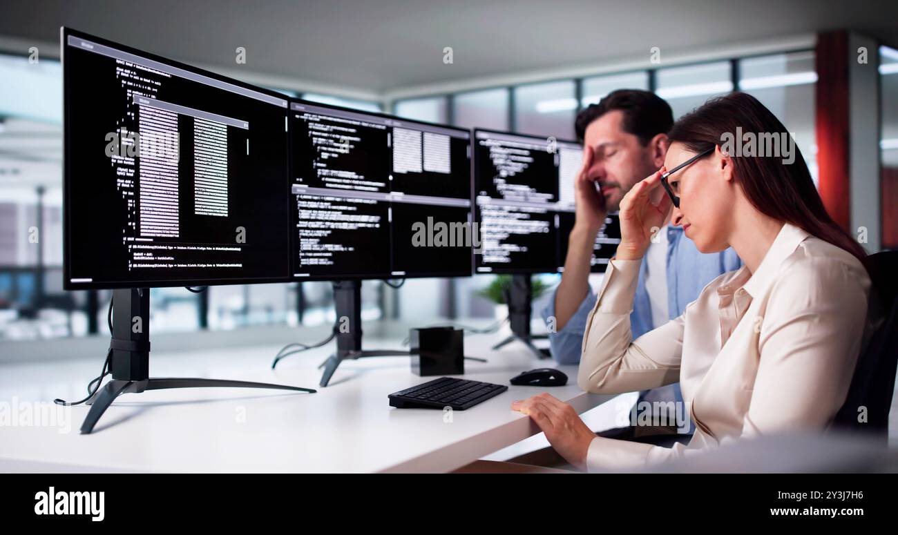 Female computer programmers hi-res stock photography and images - Alamy