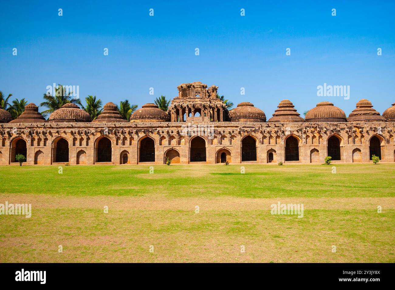 Elephant Stables, part of the Zanana Enclosures at Hampi, the centre of the Hindu Vijayanagara Empire in Karnataka, India Stock Photo