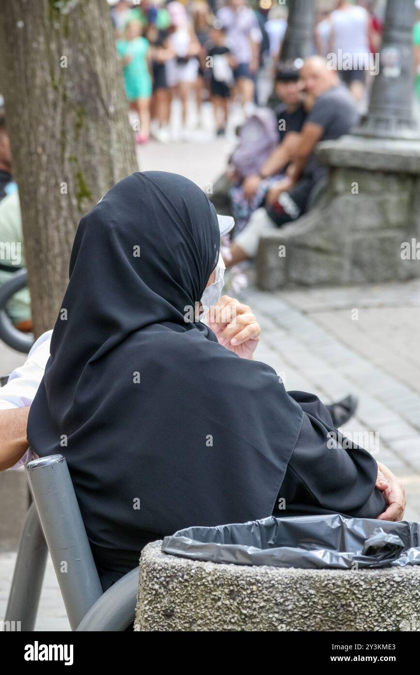 Homeless old woman street hi-res stock photography and images - Alamy