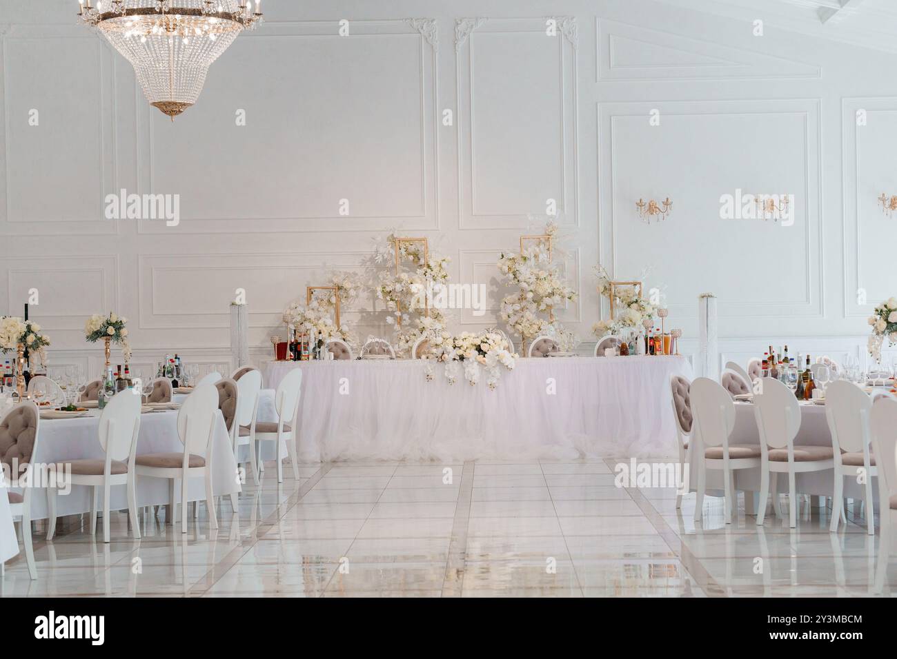 Luxurious crystal chandeliers hi-res stock photography and images - Alamy