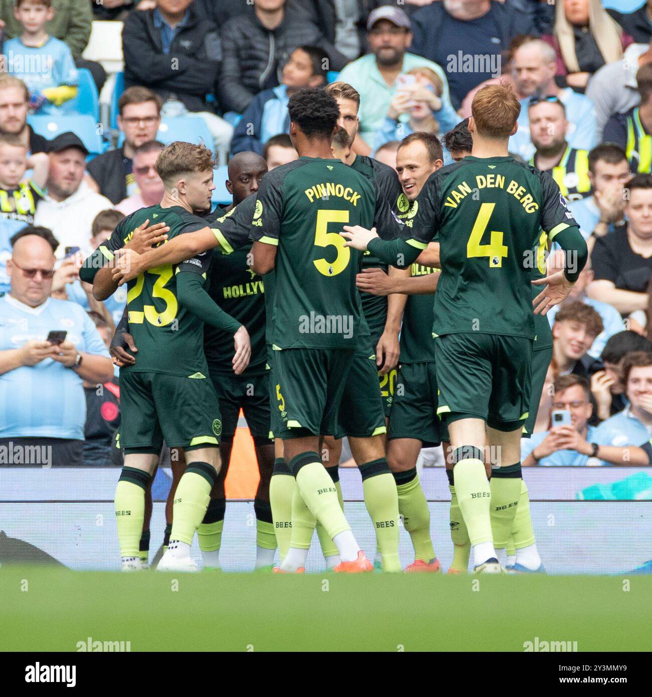 Brentford F.C. celebrate the goal during the Premier League match between Manchester City and Brentford at the Etihad Stadium, Manchester on Saturday 14th September 2024. (Photo: Mike Morese | MI News) Credit: MI News & Sport /Alamy Live News Stock Photo