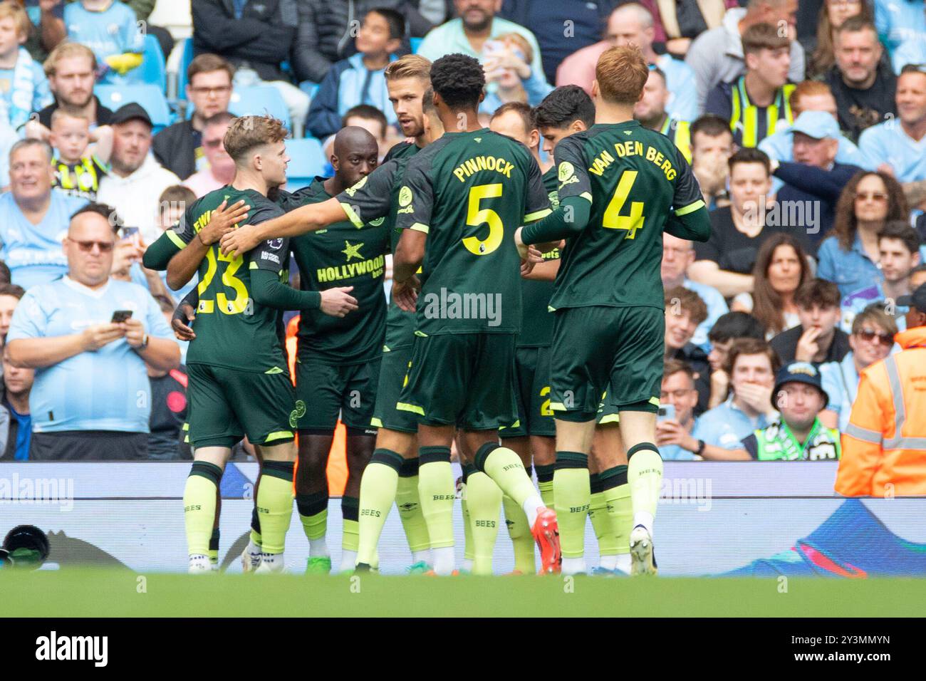 Brentford F.C. celebrate the goal during the Premier League match between Manchester City and Brentford at the Etihad Stadium, Manchester on Saturday 14th September 2024. (Photo: Mike Morese | MI News) Credit: MI News & Sport /Alamy Live News Stock Photo