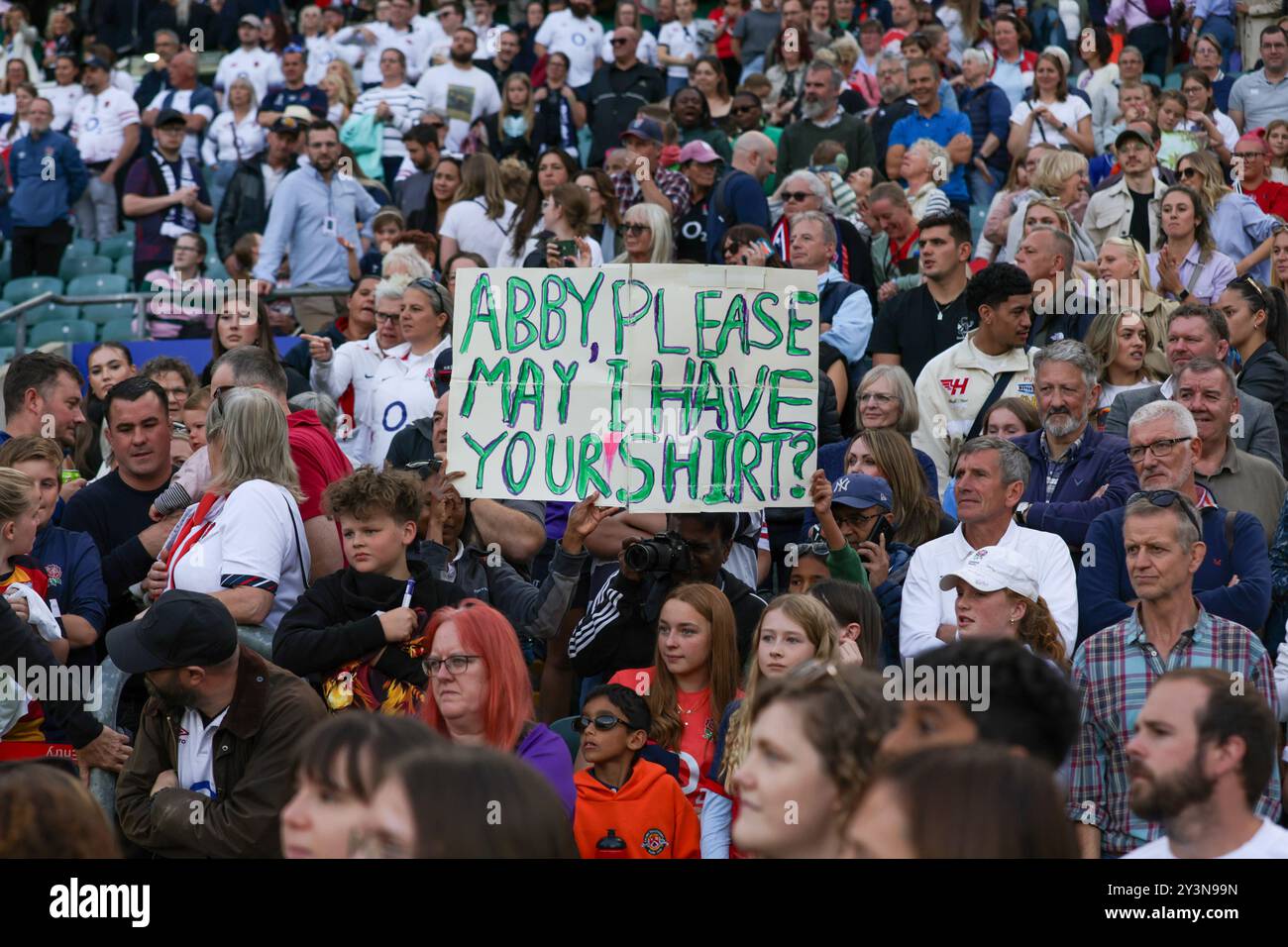 London, UK. 14th Sep, 2024. England fan holding a sign reading ‘Abby, Please May I Have Your Shirt?' During the England v New Zealand match at Allianz Stadium, Twickenham. UK © ️ Credit: Elsie Kibue/Alamy Live News Stock Photo