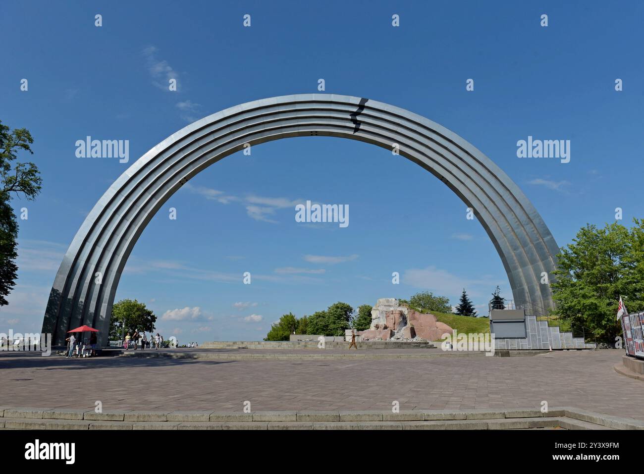 THe Arka Svobody Ukrayinsʹkoho Narodu, or  Arch of Freedom, a giant arch sculpture in Kyiv, Ukraine, May 2024 Stock Photo