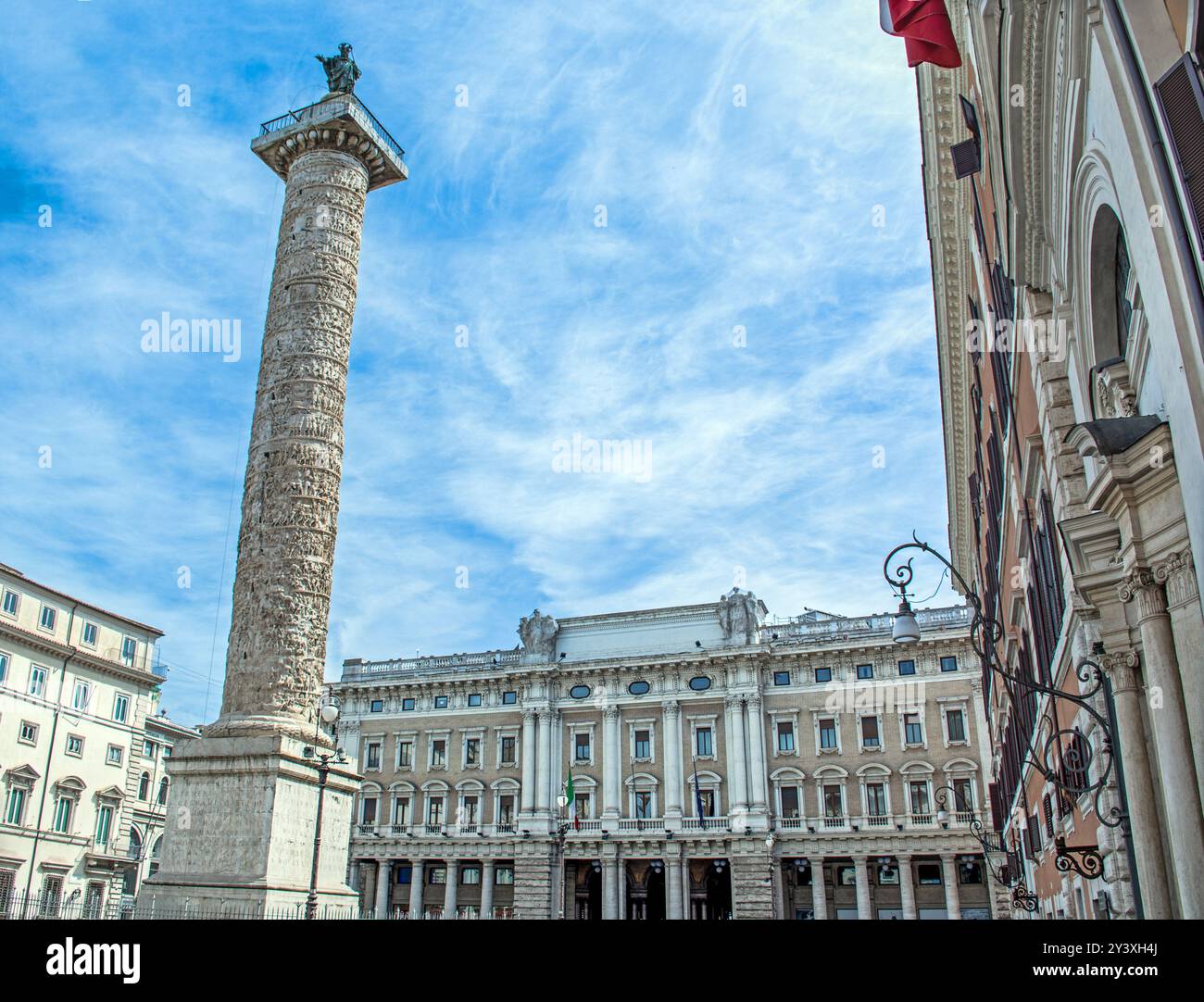Column square hi-res stock photography and images - Alamy