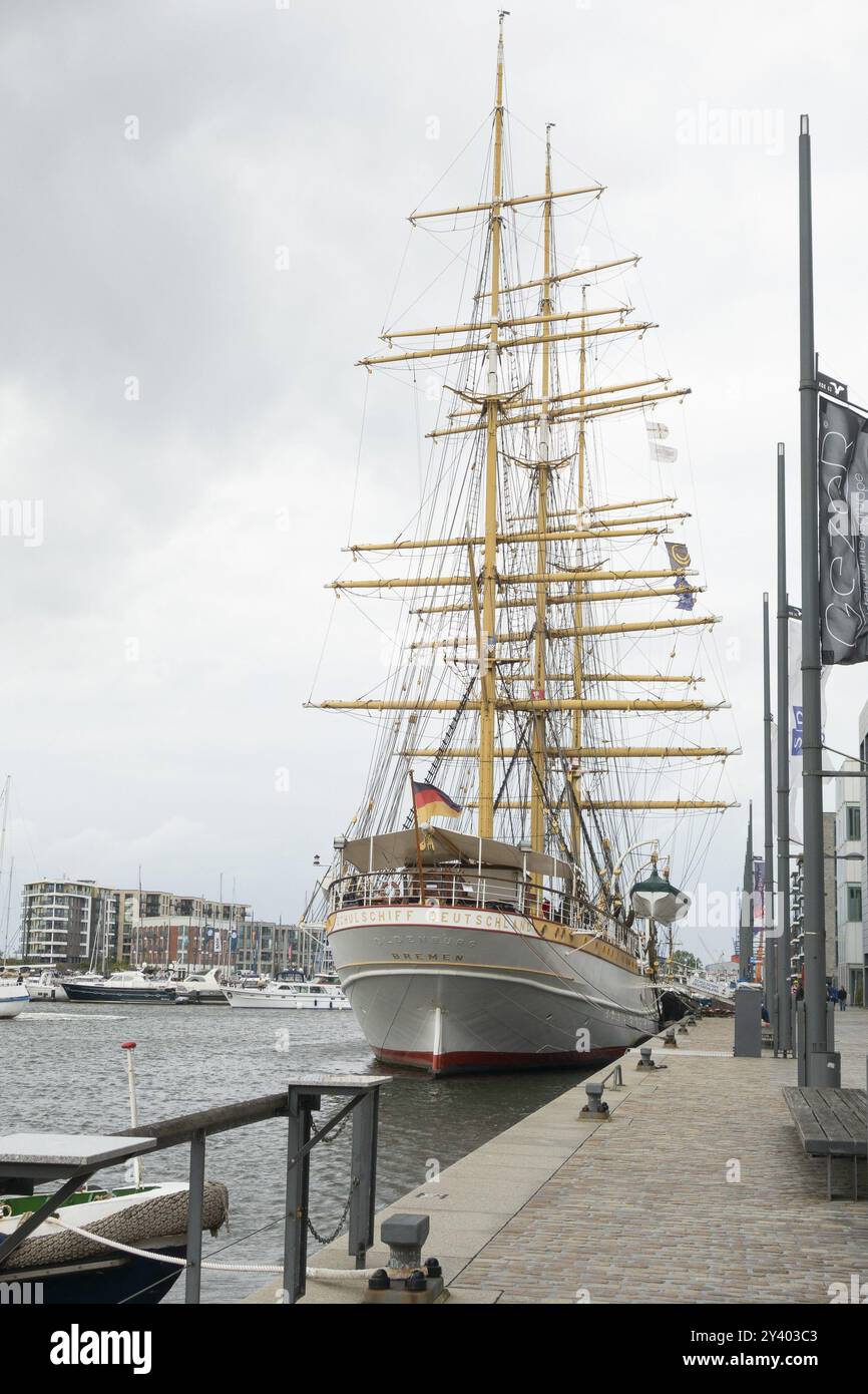 Three Master Warship three master hi-res stock photography and images - Alamy