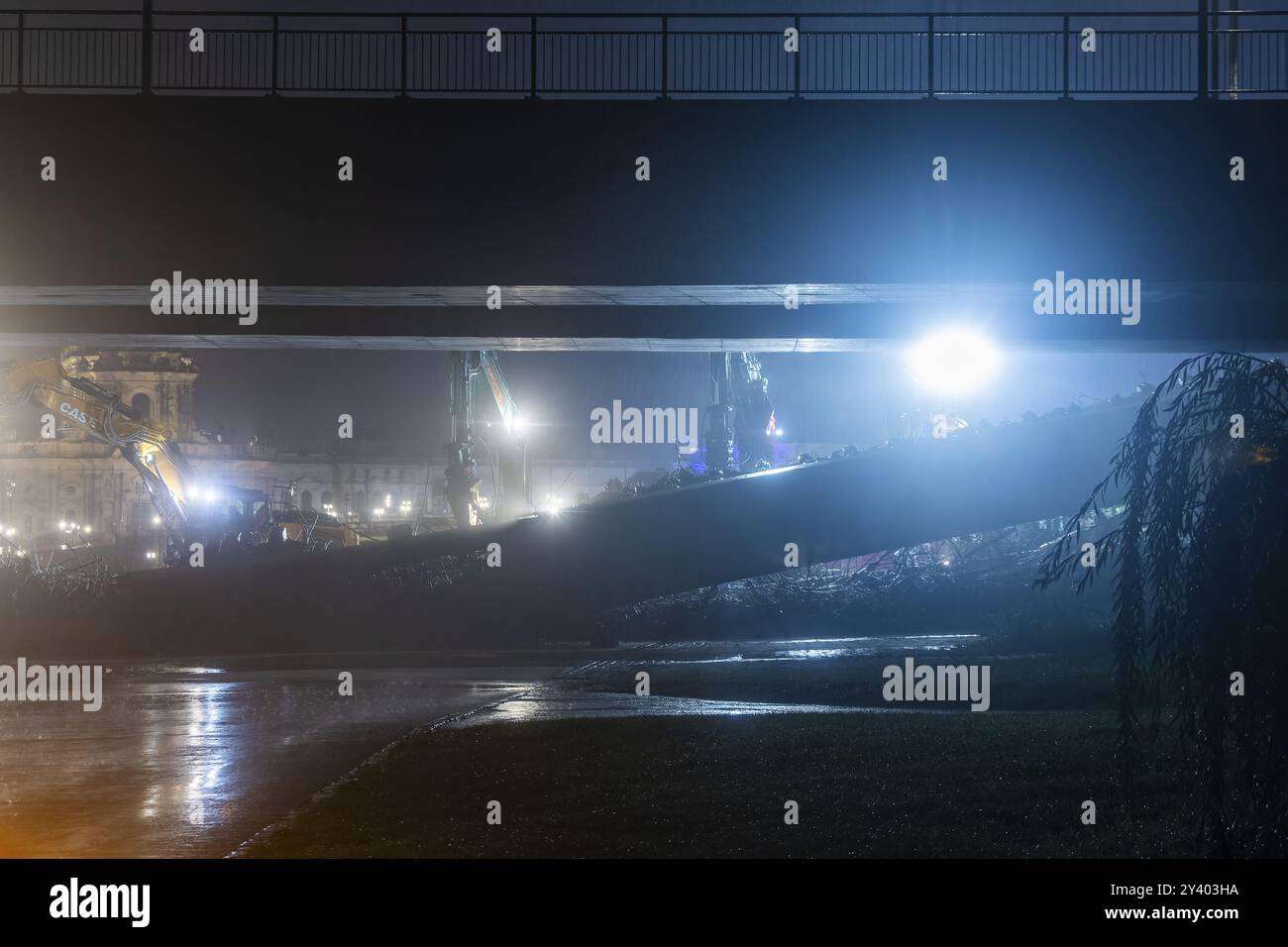 Due to an as yet unknown cause, a section of the Carola Bridge collapsed in the early hours of the morning. Over a length of around 100 metres, the se Stock Photo