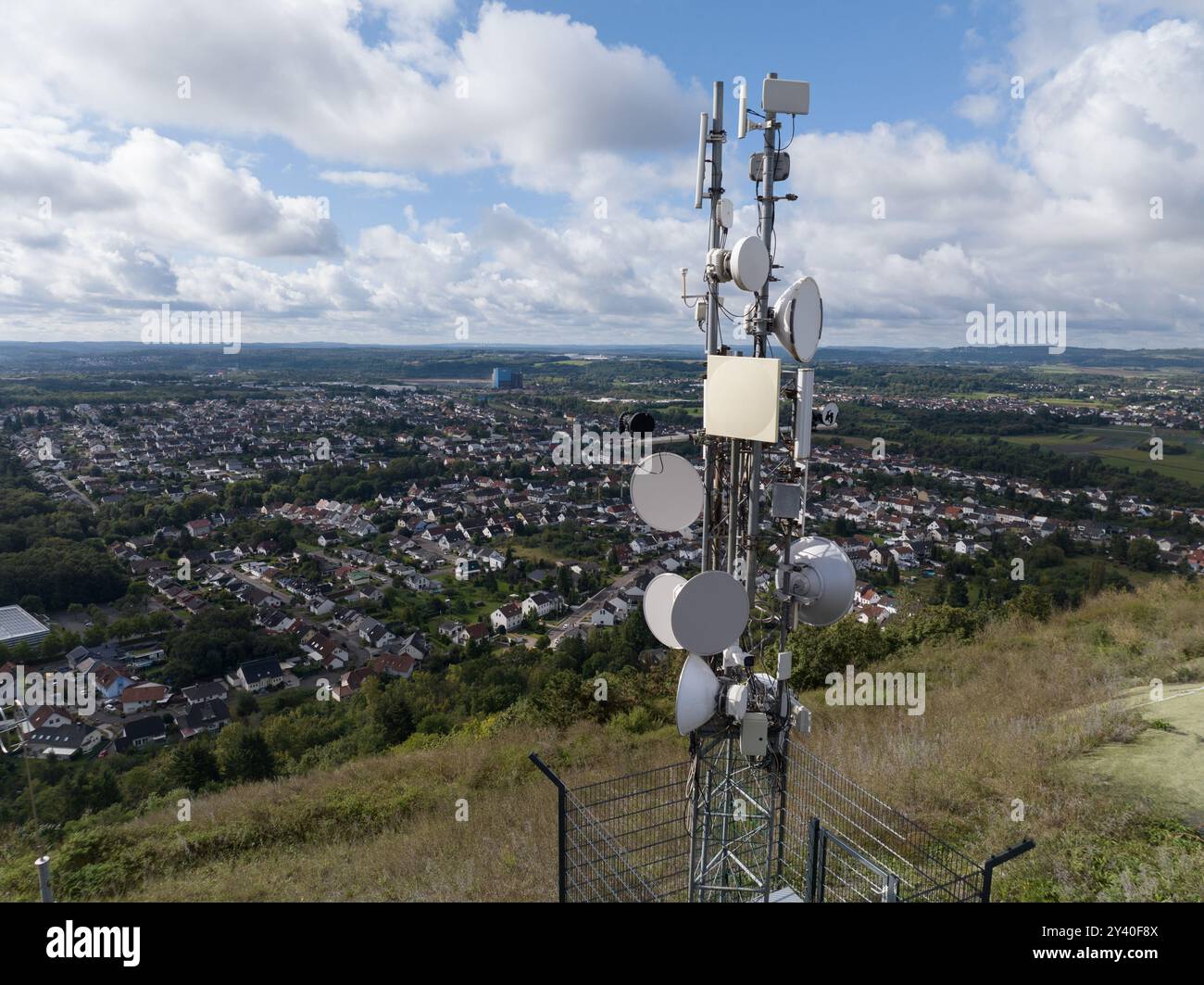 Radio frequency signal hi-res stock photography and images - Alamy