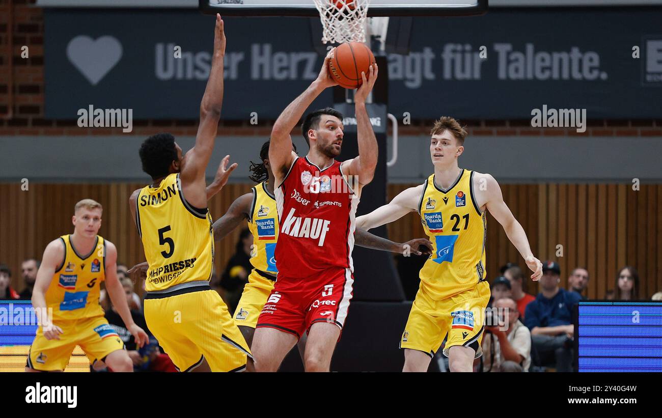 Wuerzburg, Deutschland. 15th Sep, 2024. Im Bild: v.li. Justin Simon (MHP RIESEN Ludwigsburg), Kevin Cross Jr. (MHP RIESEN Ludwigsburg), Owen Klassen (Wuerzburg Baskets, 5) und Dominykas Pleta (MHP RIESEN Ludwigsburg) 15.09.2024, FIT/One Wuerzburg Baskets vs. MHP RIESEN Ludwigsburg, EDEKA Saisoneroeffnung, Testspiel, Deutschland, Wuerzburg, tectake-Arena, Credit: dpa/Alamy Live News Stock Photo